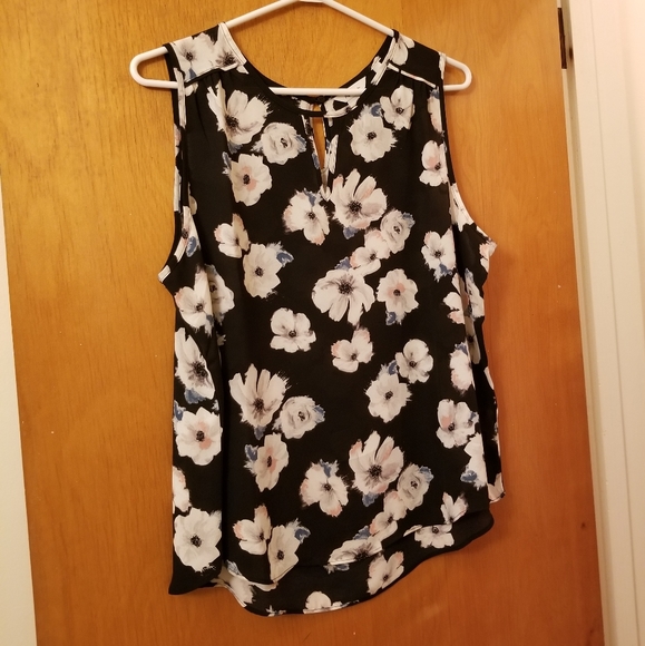 Reitmans Tops - NWOT sleeve-less top